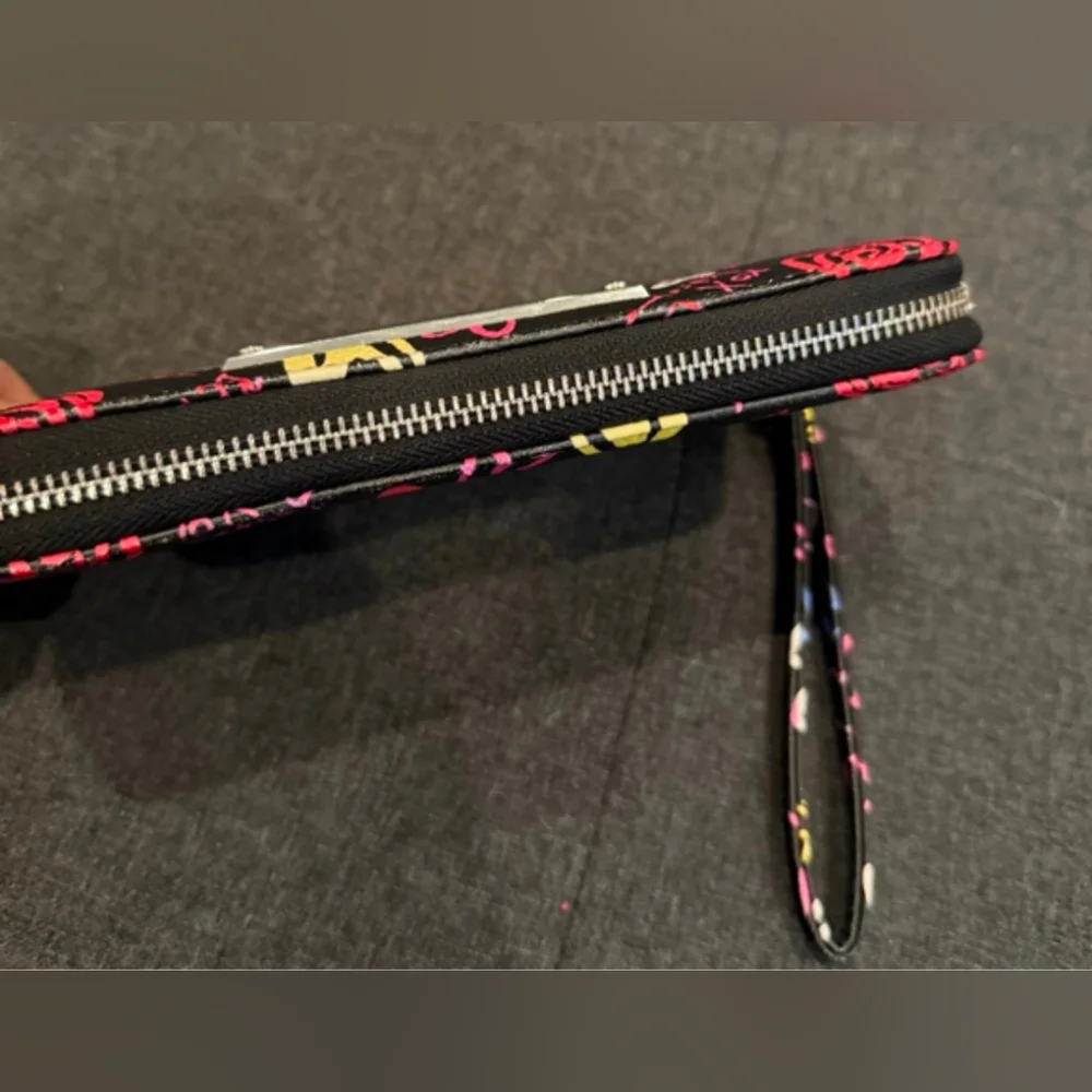 Betsey Johnson Heart Multicolor Wristlet - Picture 3 of 7